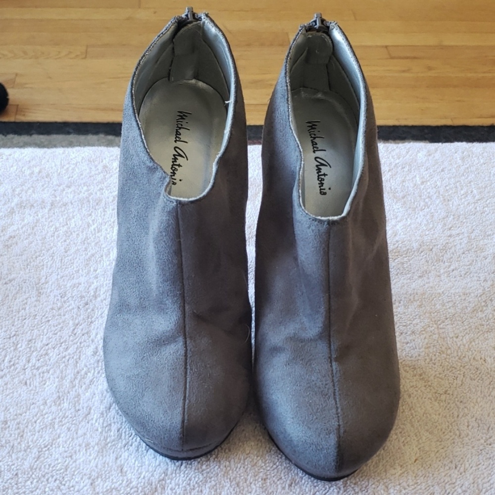 Michael Antonio gray heeled booties